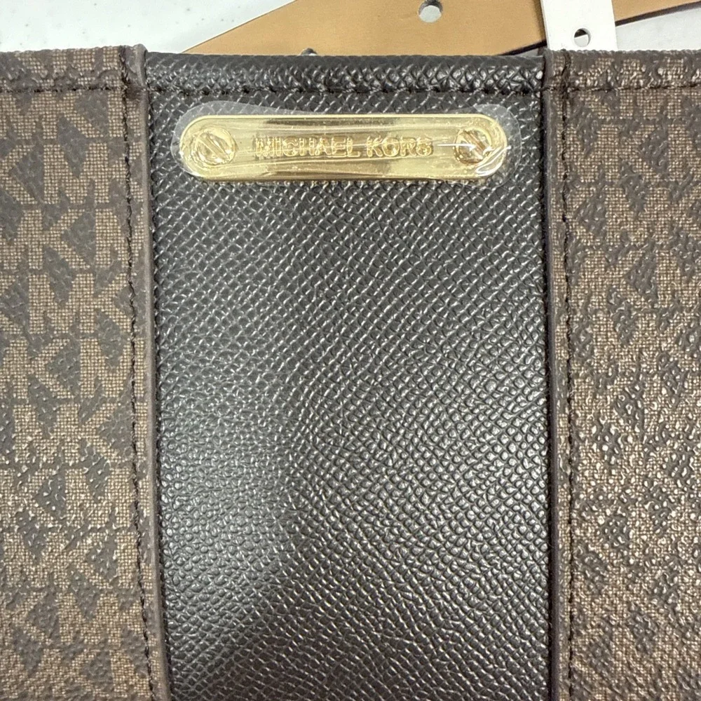 Michael Kors Women's Crossbody/Belt Bag. New With Tag. Belt is lg/xl NWT